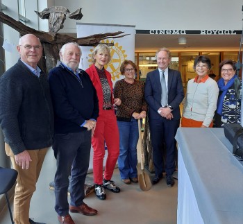 Rotaryclub Noord en Merwede: Bakfietsoverdracht van Alblasserdam op weg naar Voedselbos in Middelburg