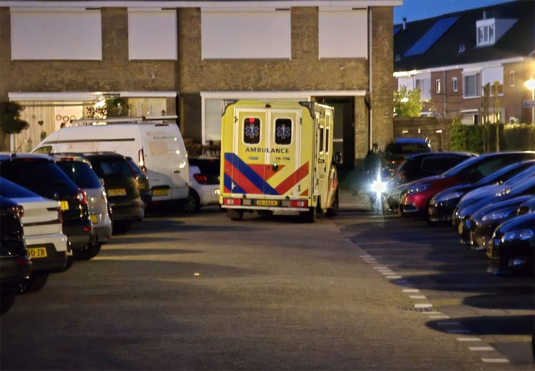 Hulpdiensten rukken uit voor medische noodsituatie Bilderdijkstraat