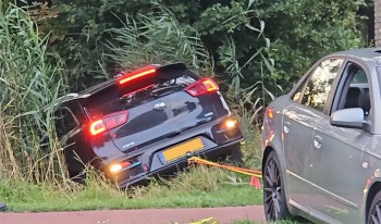 Auto te water aan Blokweerweg