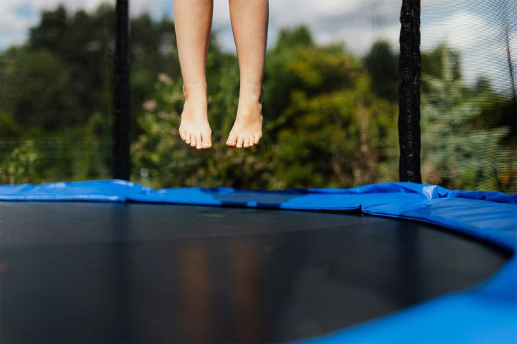 Veiligheidsnet, beschermrand of ingraven: wat maakt je trampoline veilig?