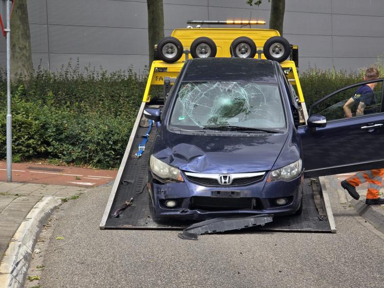 Scooterrijder gewond na aanrijding met auto op De Helling