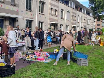 Laatste rommelmarkt Wijkvereniging De Lavendel goed bezocht
