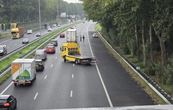 Ongeval tussen vrachtwagen en personenauto op A15 bij Witte Brug