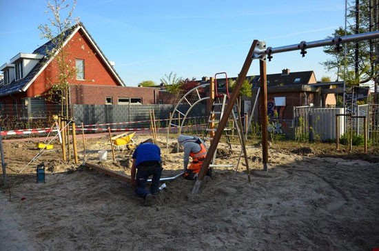 Nieuwe speeltoestellen in Hof en Singel