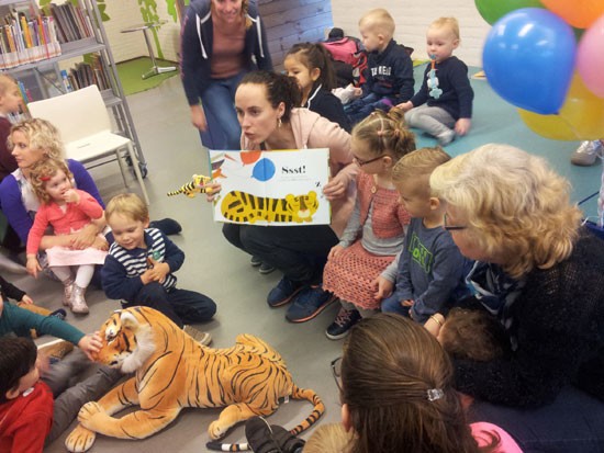 Prentenboeken en tijgers in de bibliotheek