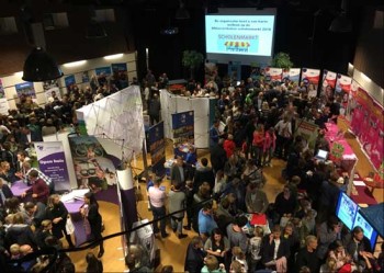 Scholenmarkt voortgezet onderwijs in sporthal Molenzicht