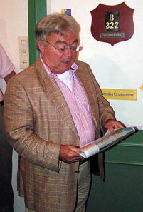 Album afbeelding 8: Na onthulling van een origineel huisbordje uit de Jodenbreestraat werd de expositie geopend