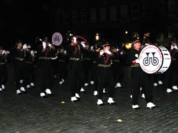 Album afbeelding 2: Optreden van "De Bazuin" uit Leerdam op het Raadhuisplein