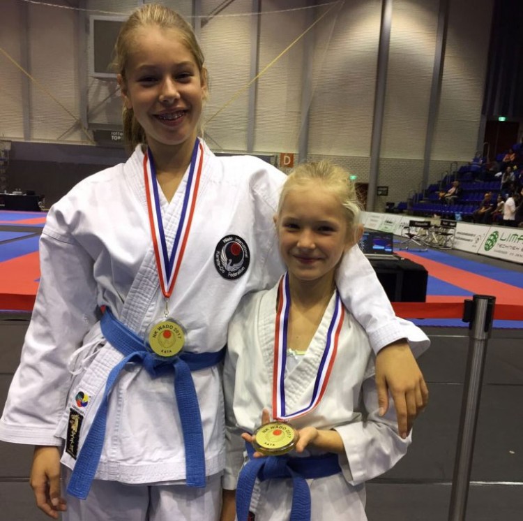 Alblasserdamse zusjes Nederlands kampioen Wado Ryu karate