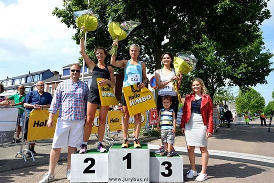 Cora Vlot wint Stratenloop in Ppendrecht